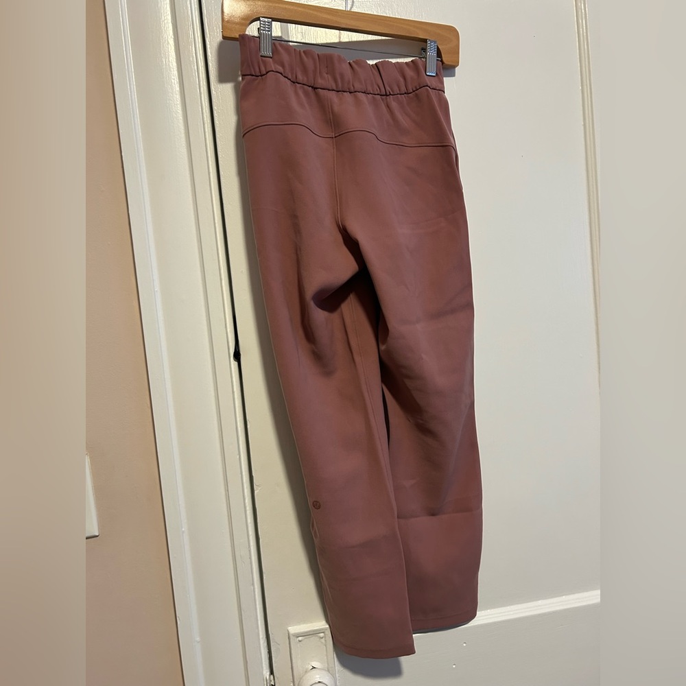 Lulu Lemon On The Fly Mid Rise pants - Picture 3 of 5